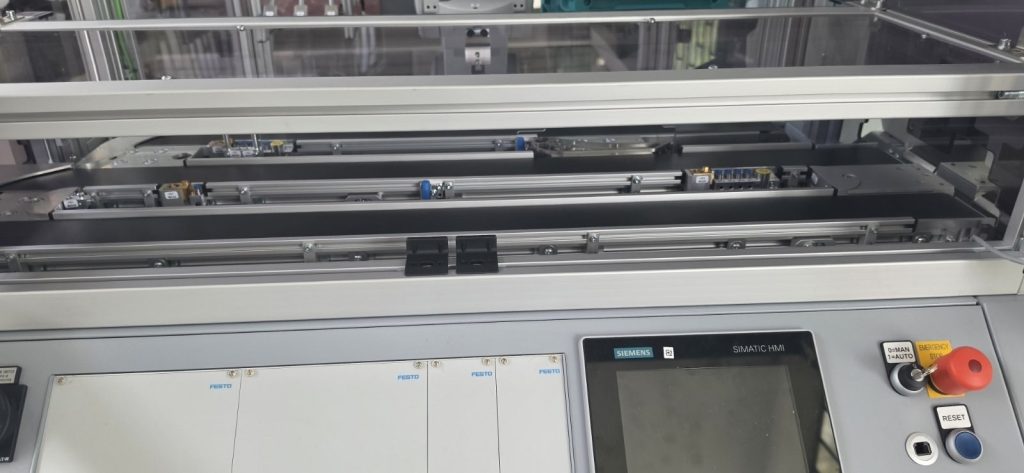 Slika 2. Paletni transportni sustav s pozicioniranjem, senzorikom i pripremom za RFID identifikaciju obradaka.